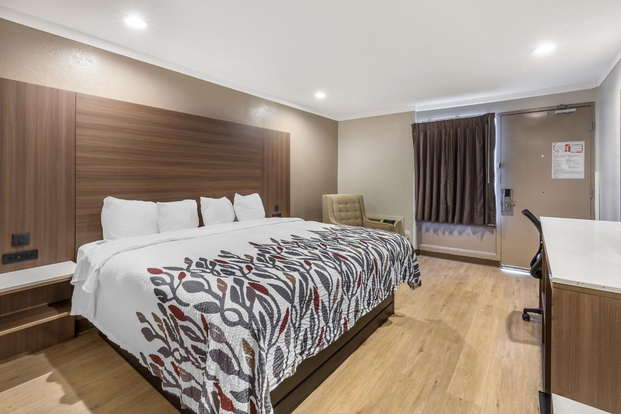 Red Roof Inn Raleigh Northeast - Downtown Экстерьер фото