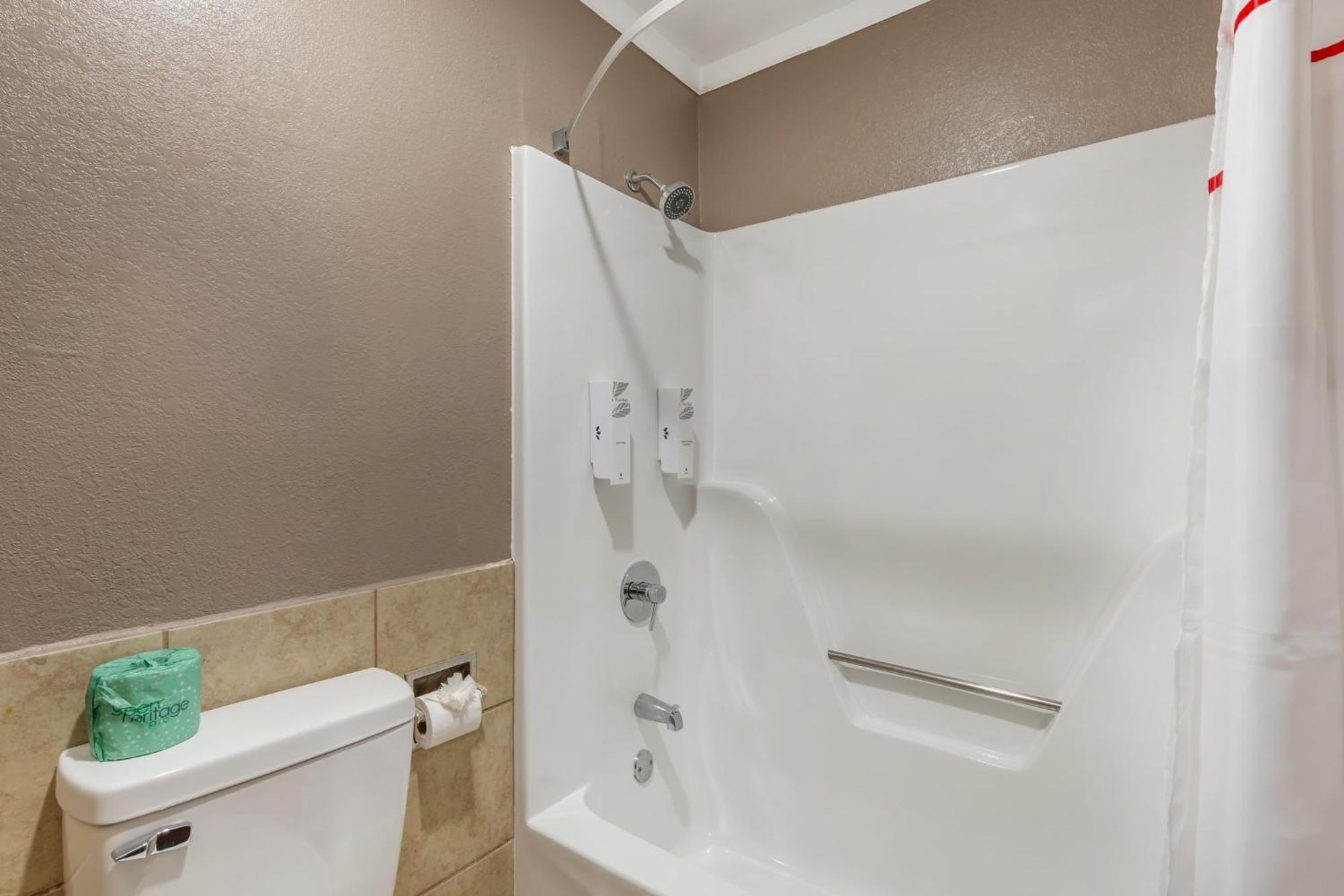 Red Roof Inn Raleigh Northeast - Downtown Экстерьер фото