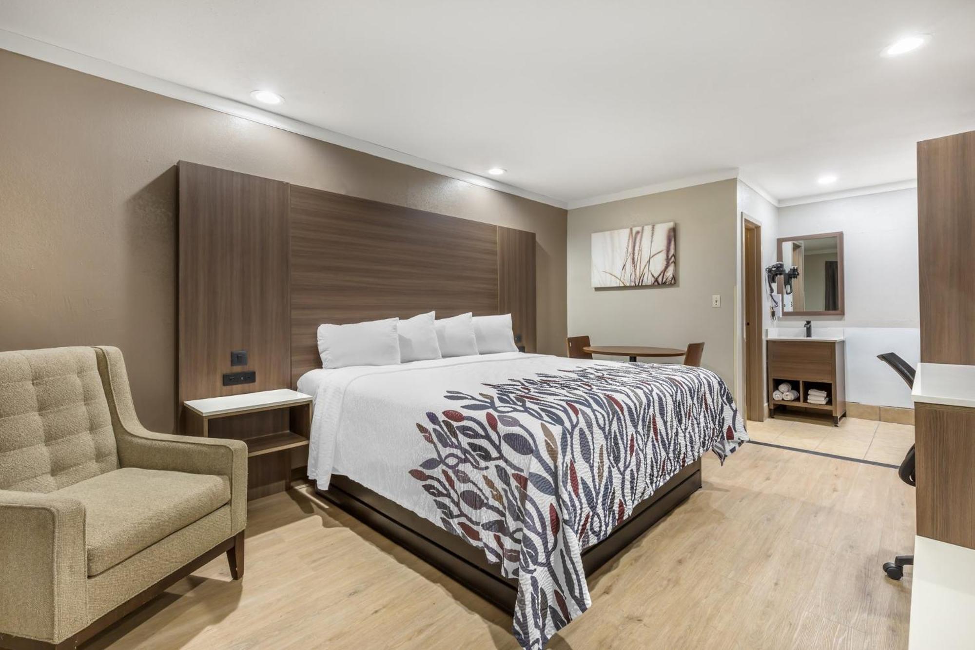 Red Roof Inn Raleigh Northeast - Downtown Экстерьер фото
