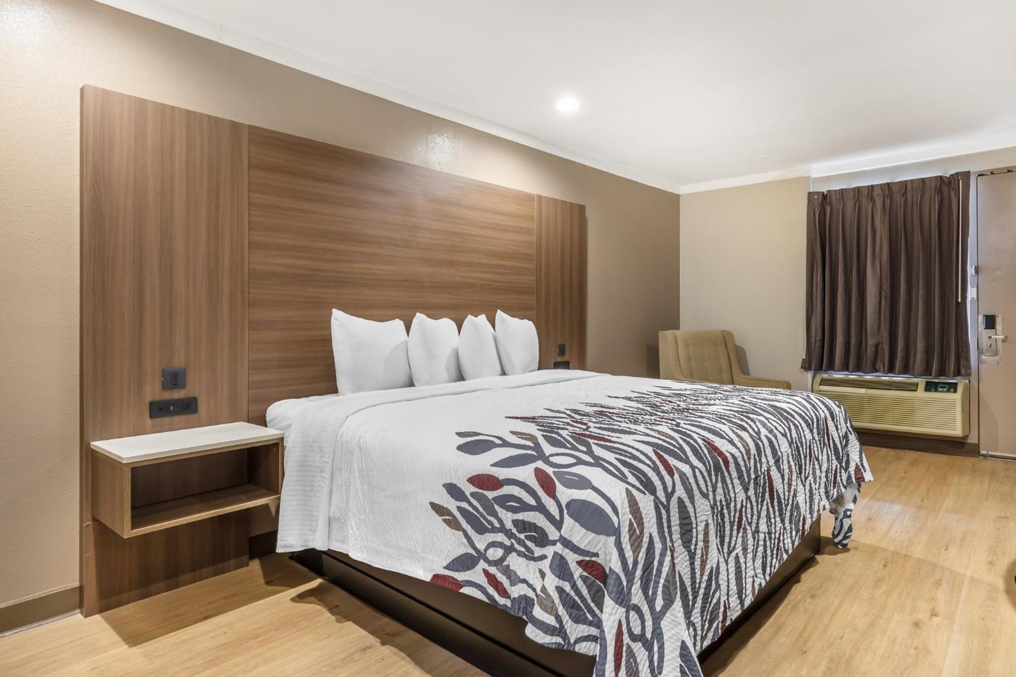 Red Roof Inn Raleigh Northeast - Downtown Экстерьер фото