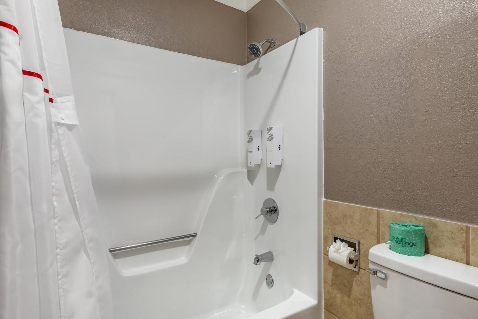Red Roof Inn Raleigh Northeast - Downtown Экстерьер фото