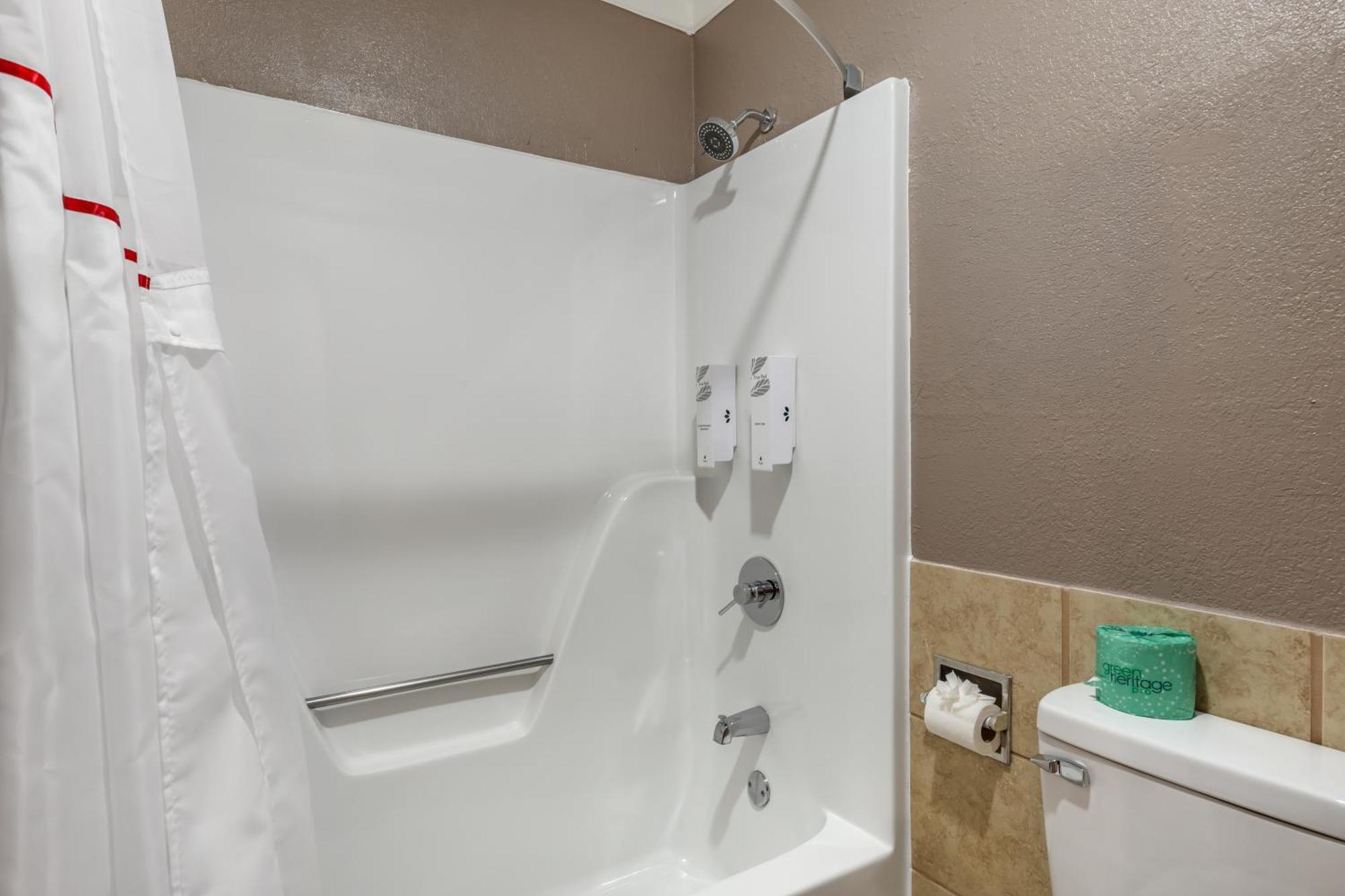Red Roof Inn Raleigh Northeast - Downtown Экстерьер фото